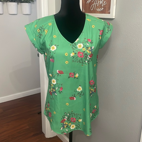 Express Tops - Express Women's Green Floral Cuffed Sleeve V Neck Blouse